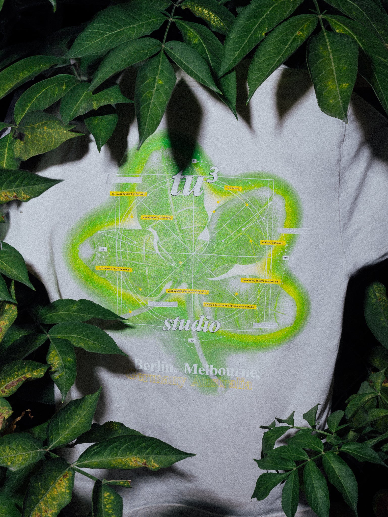 tu³ Graphic Leaf T-shirt (Off-White)