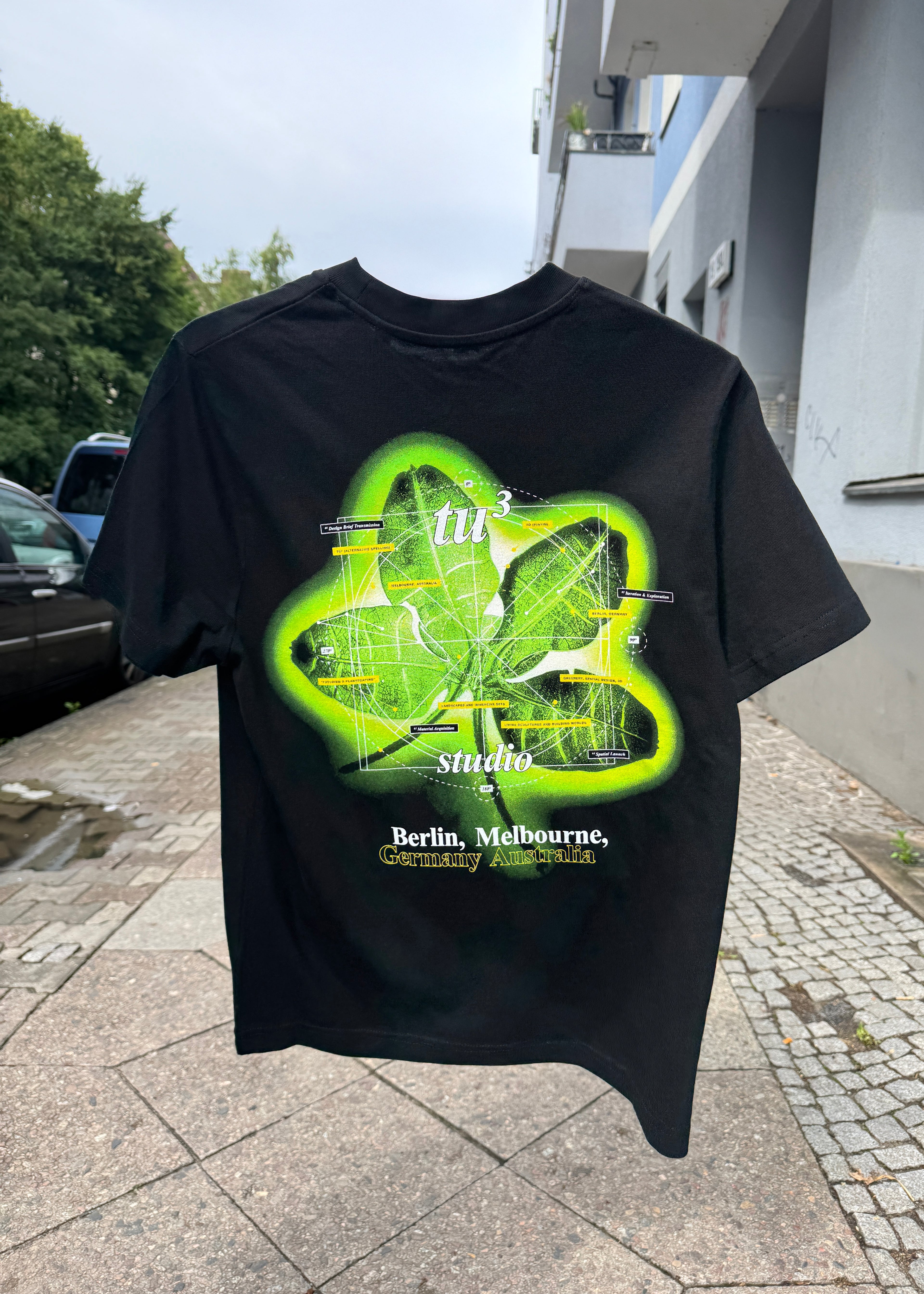 tu³ Graphic Leaf T-shirt